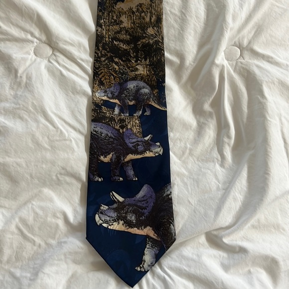 Vintage Jurassic Park Triceratops Men's Tie - Picture 1 of 5